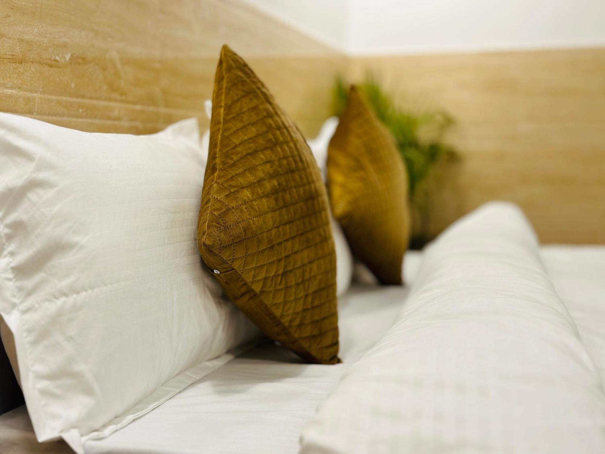 Hotel Relax In - Noida Sector 18 Exterior photo